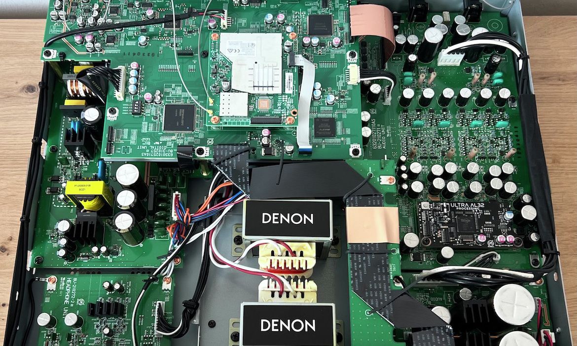 Innenleben des Denon DNP-2000NE