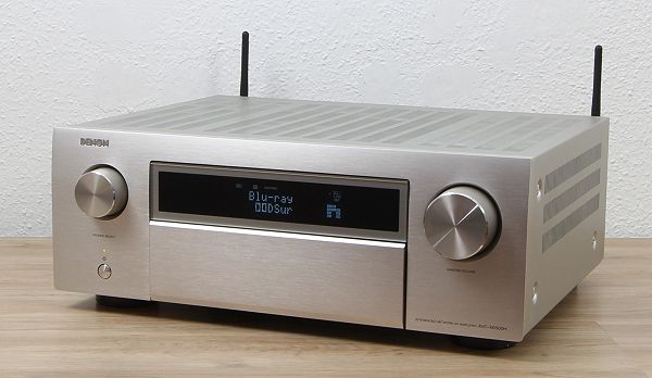 Denon AVC-X6500H in Premium-Silber