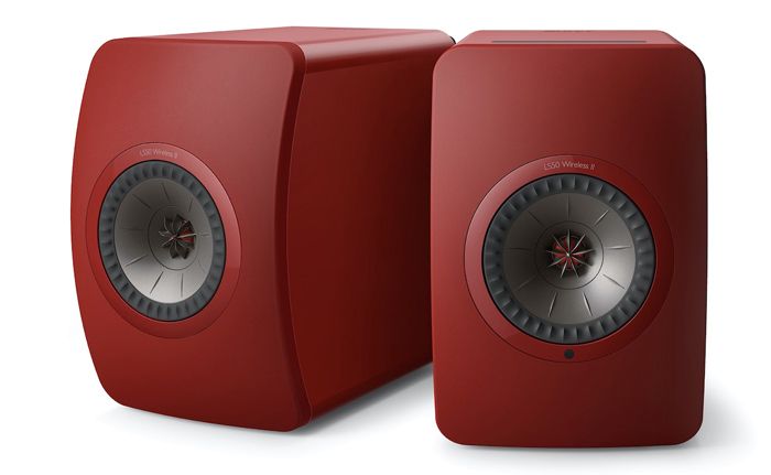 Bild der KEF LS50 Wireless in der Sonderausführung 'crimson red'