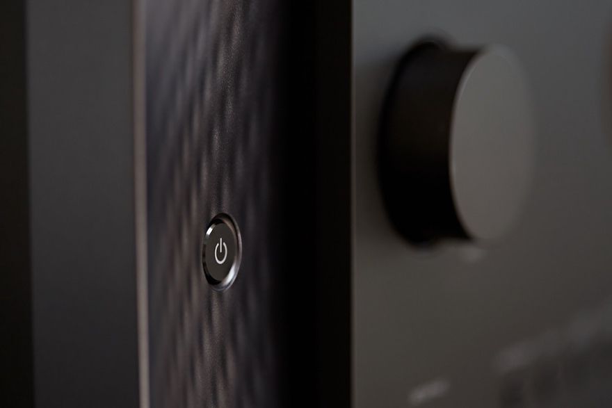 Marantz Cinema 60 - Detail Power-Button