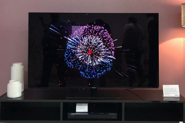 Panasonics OLED-Einstieg: TX-FZW804