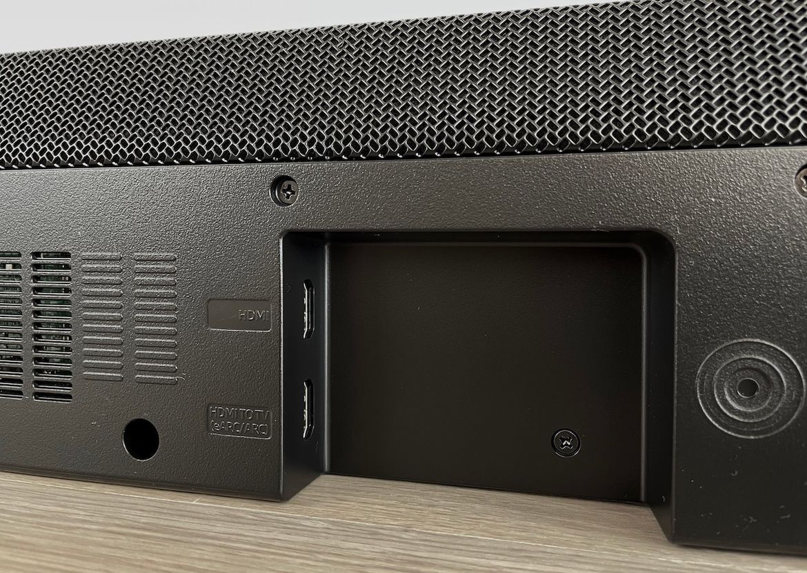 Soundbar Rückseite mit modernen HDMI-Anschlüssen