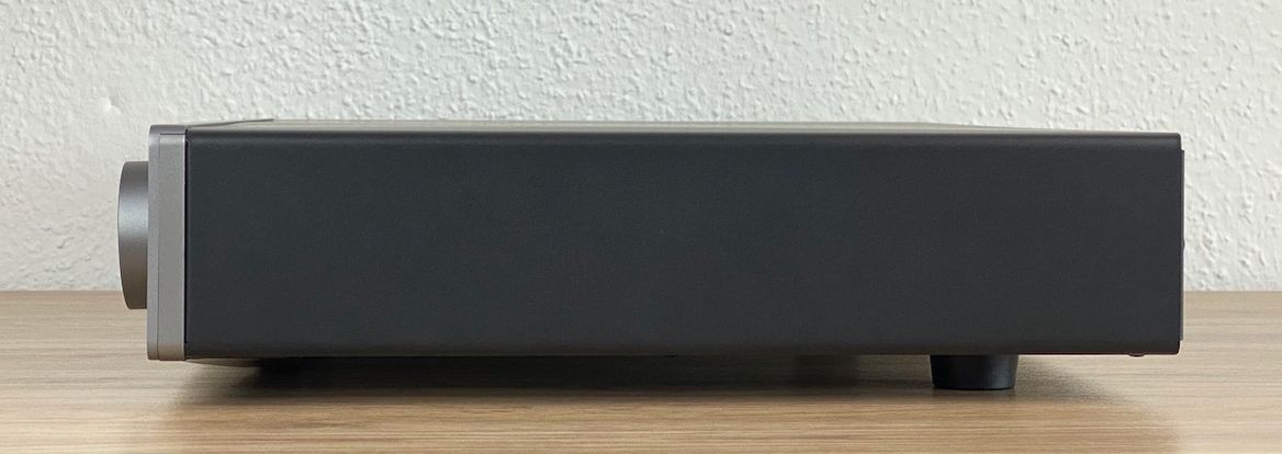 Seitlich: Cambridge Audio CX N v2