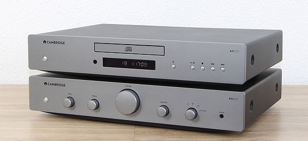 Cambridge Audio AXA25 unten und AXC25 oben