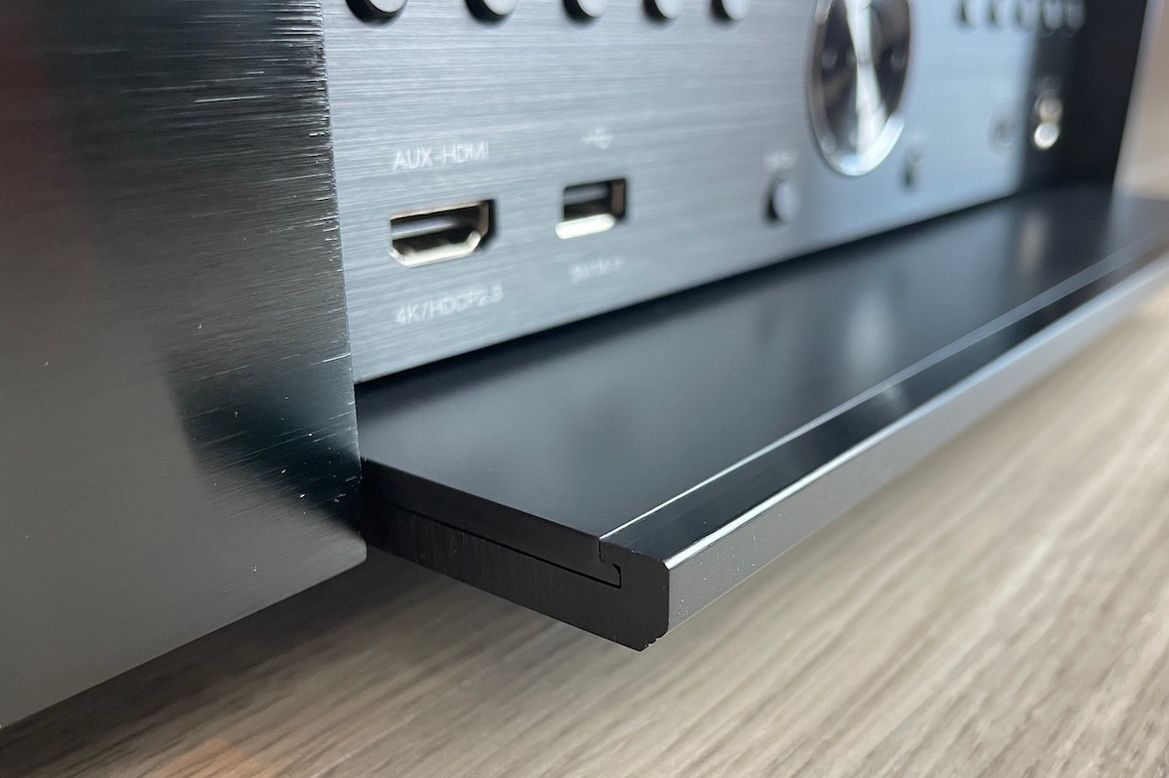 Denon AVc-X4700H - Frontblende massiv