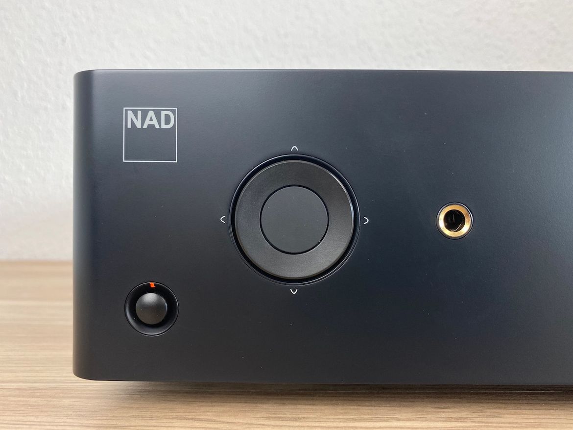 NAD C 368 Bedienelemente an der Front