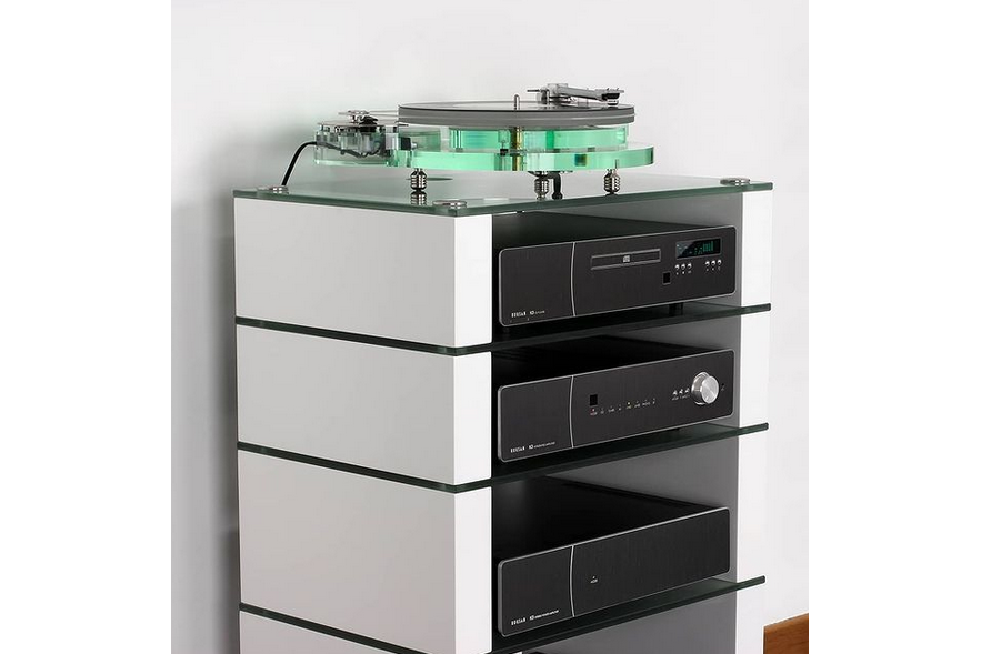 Einrichtungsbeispiel mit einem HiFi-Rack der Blok Stax-Serie