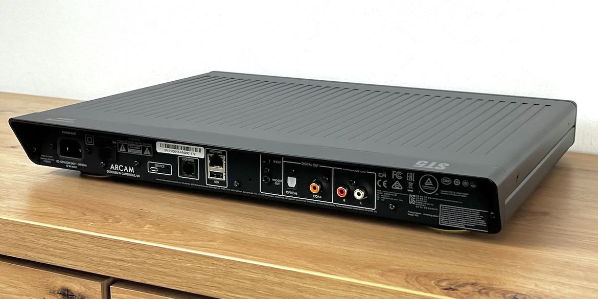 arcam_st5_rear-21